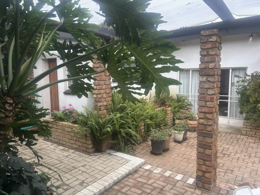 5 Bedroom Property for Sale in Viljoenskroon Free State